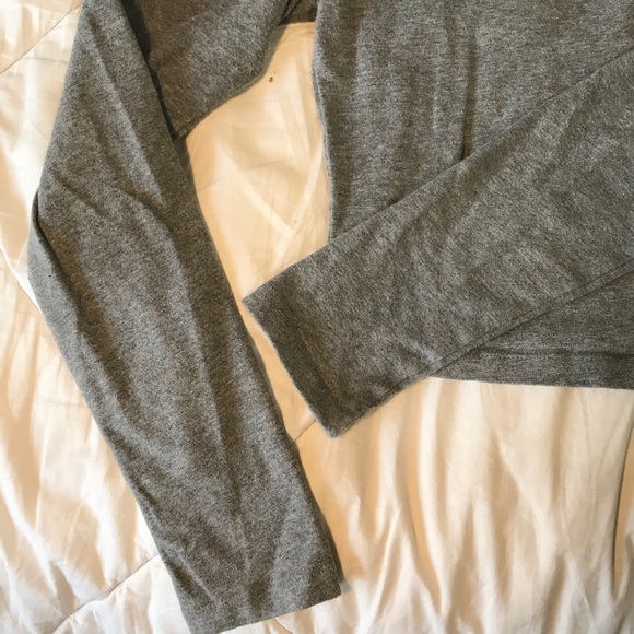 F21 cropped long-sleeve turtle neck - Picture 3 of 3